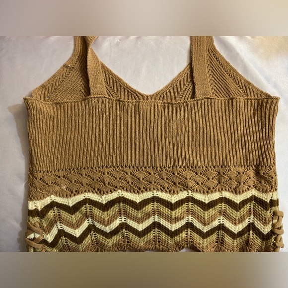 Crop Tops - Picture 4 of 11